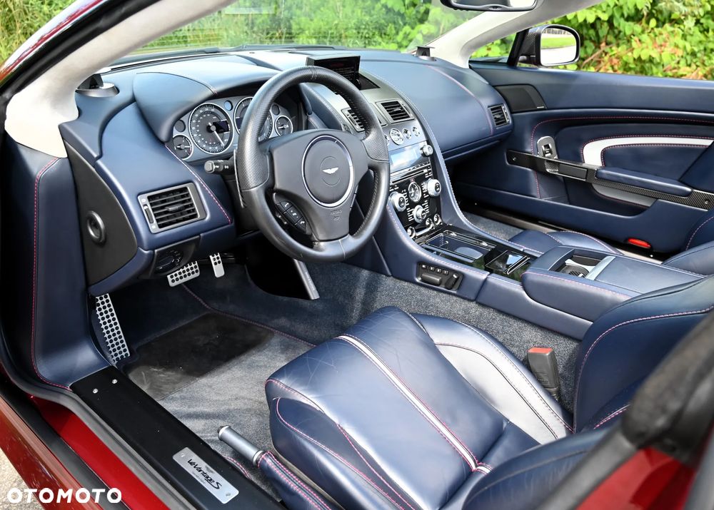 Aston Martin Vantage - 29