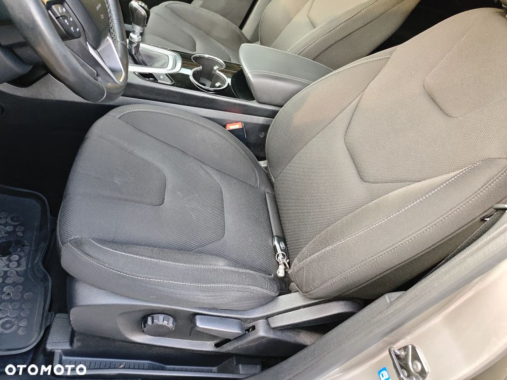 Ford S-Max - 11