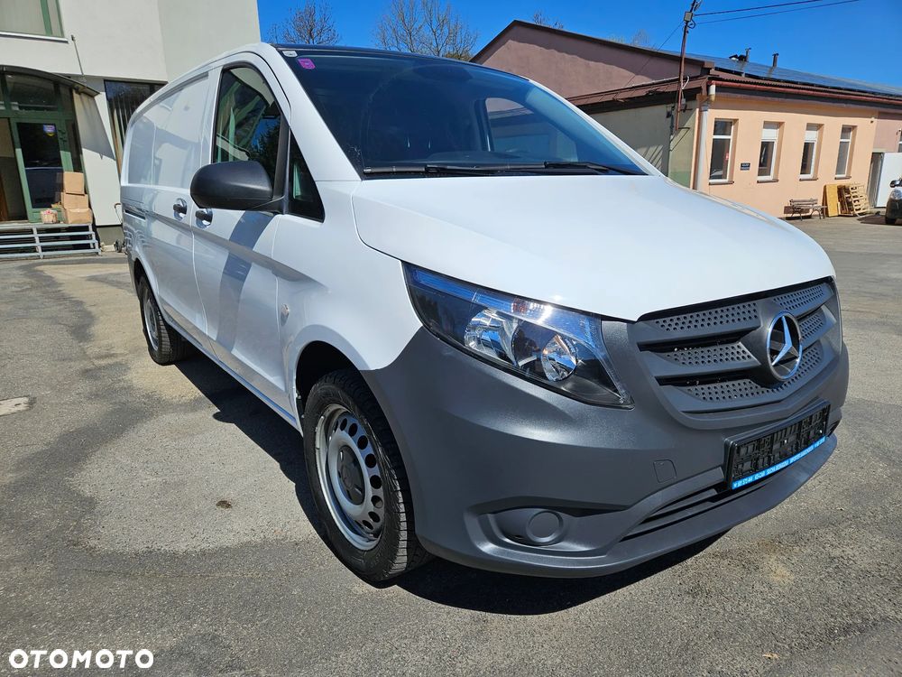 Mercedes-Benz VITO 4X4 LONG KLIMA AUTOMAT REJ.02 2021 3OSOBOWY CIEŻAROWY - 10