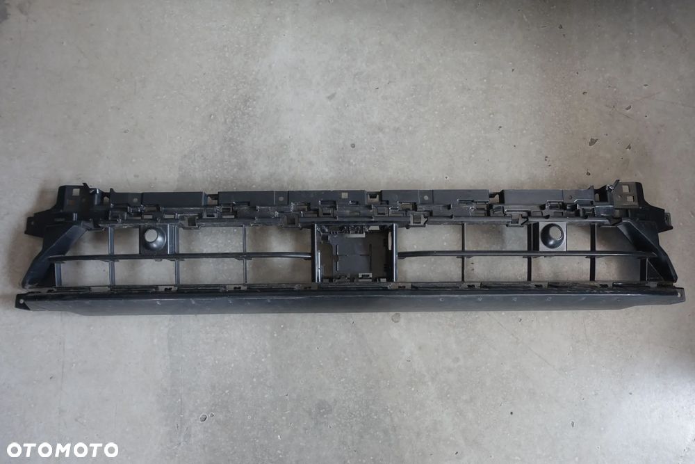 KRATKA ŚRODKOWA ZDERZAKA AUDI Q3 II 18r. SLINE 83A - 1