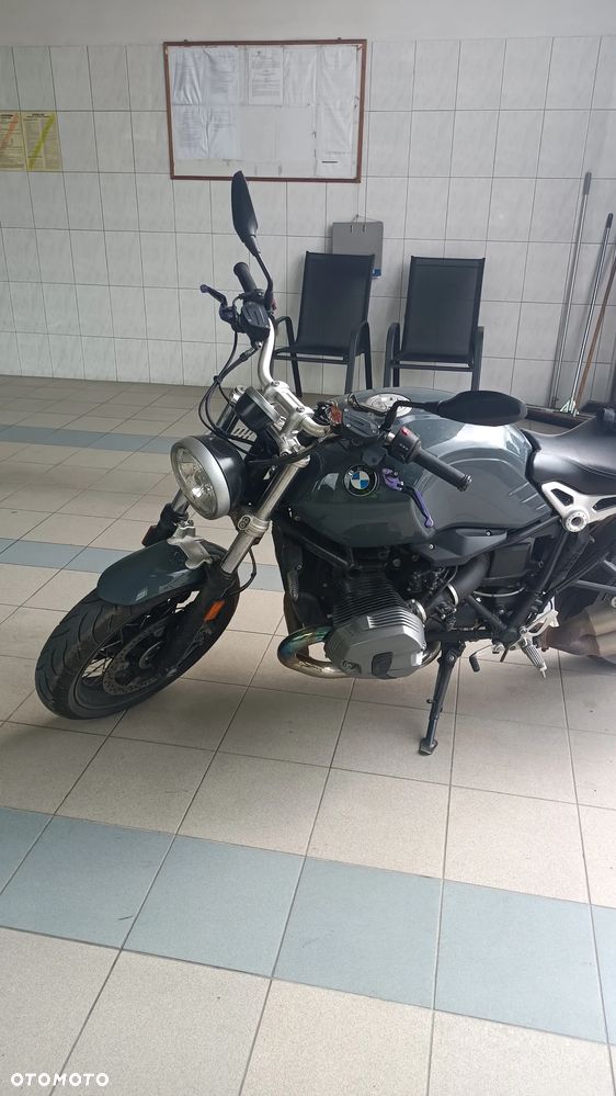 BMW R - 1