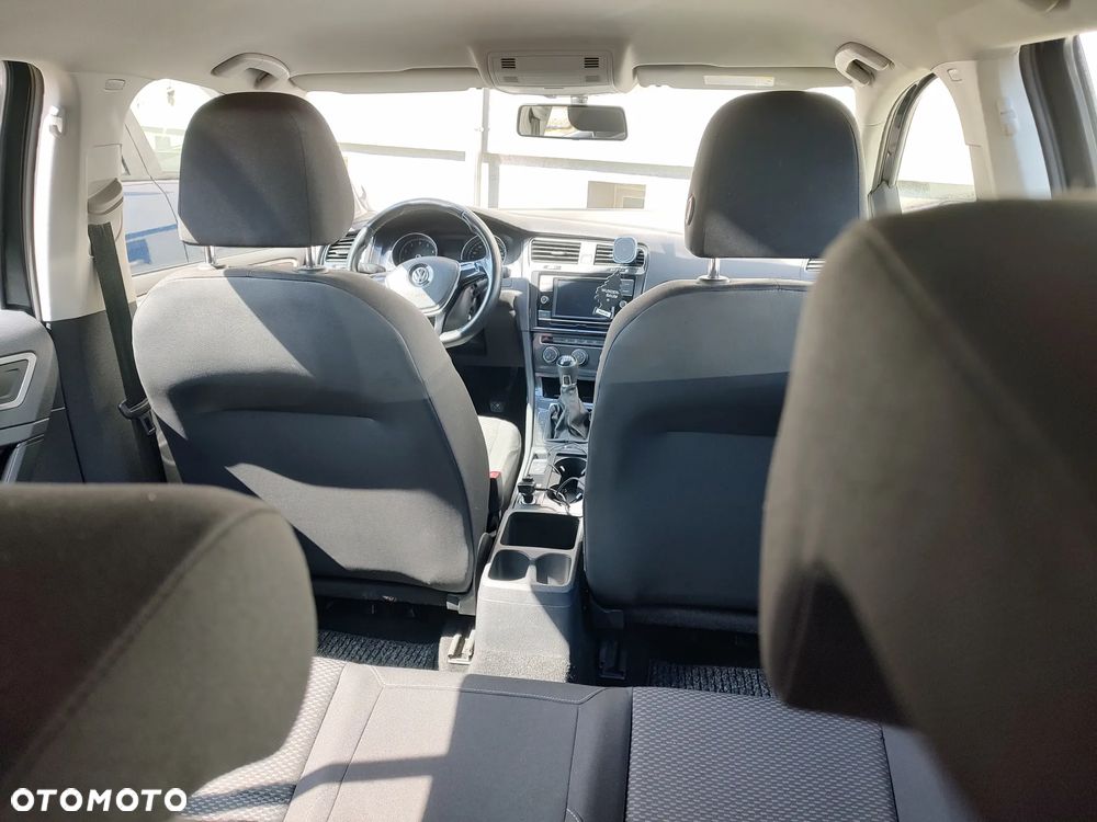 Volkswagen Golf - 28