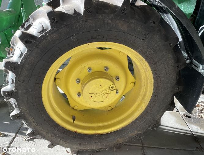 John Deere 5075E - 12