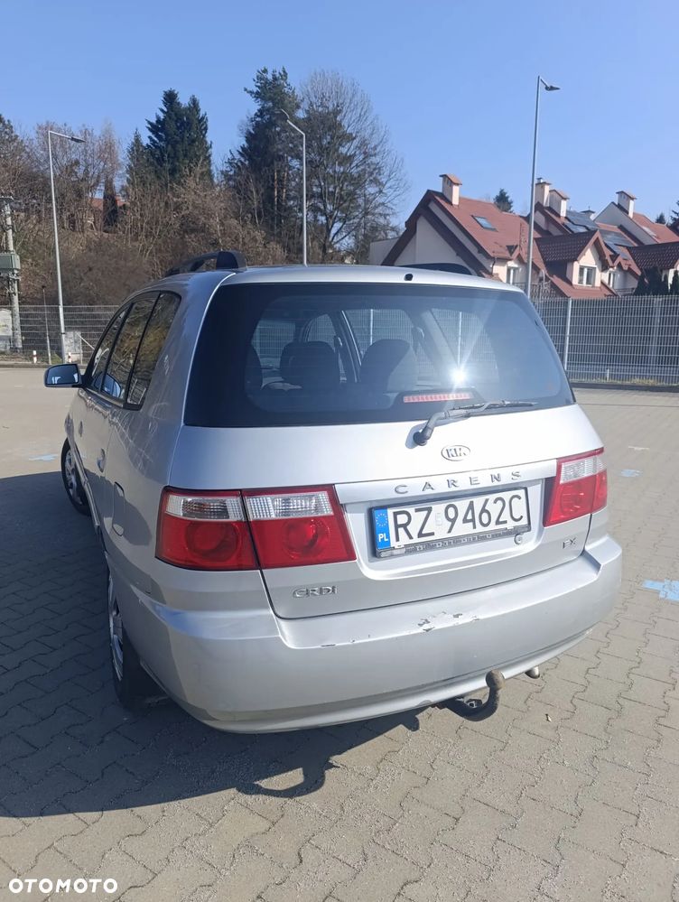 Kia Carens - 4