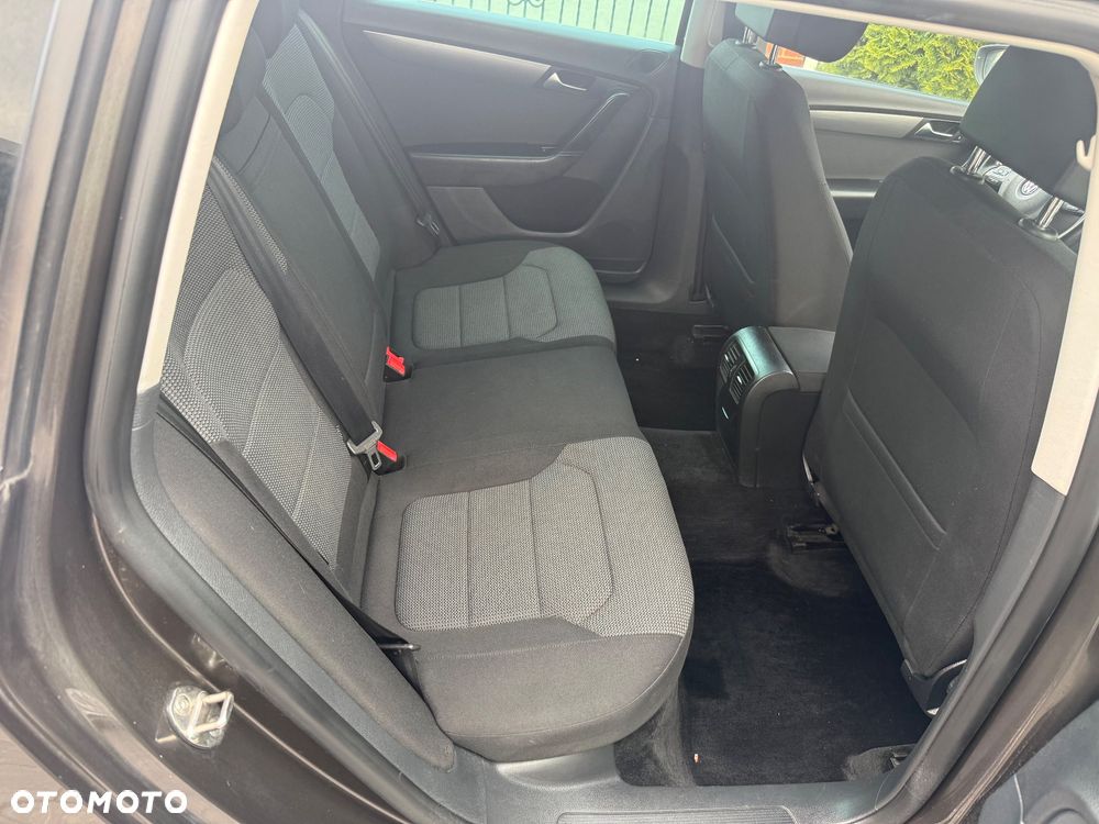 Volkswagen Passat - 18