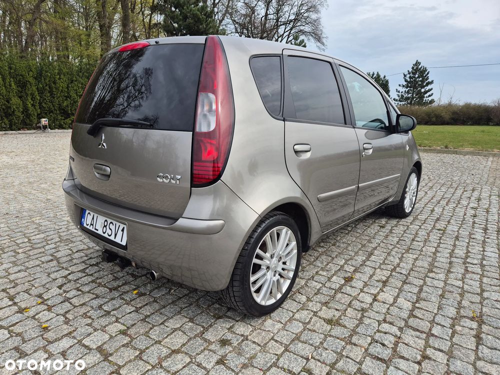 Mitsubishi Colt - 8