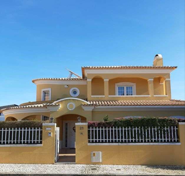 Invista na Riviera Portuguesa — Villa exclusiva em Cascais à venda! - Grande imagem: 2/9