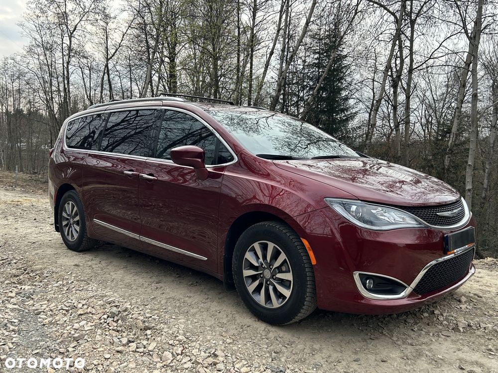 Chrysler Pacifica - 2