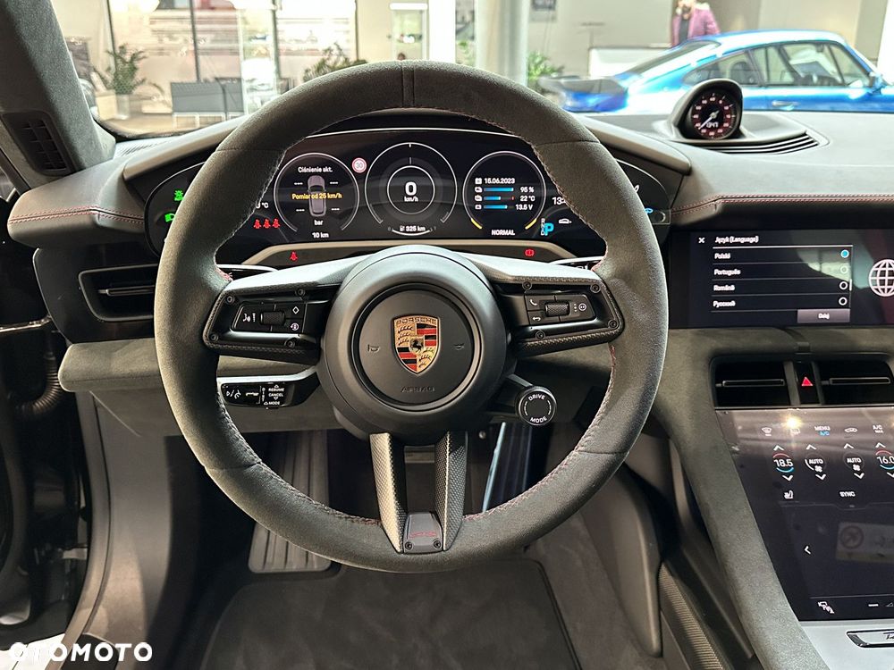 Porsche Taycan GTS Sport Turismo - 16