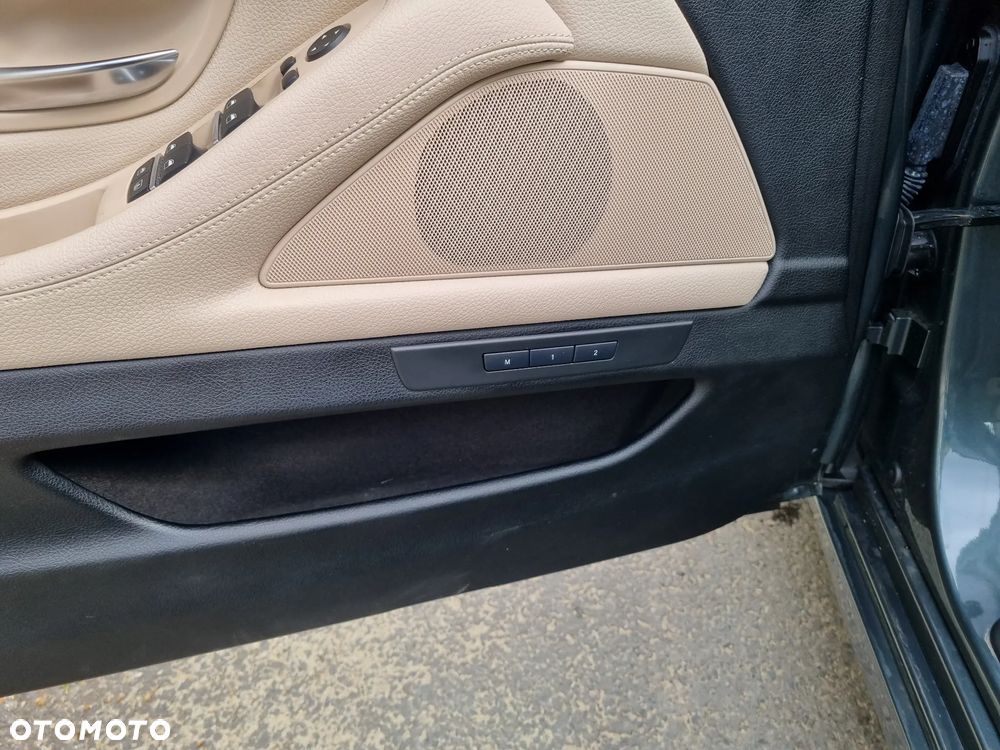 BMW Seria 5 528i Sport-Aut Luxury Line - 26