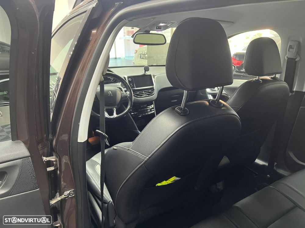 Peugeot 2008 1.6 e-HDi Allure 2-Tronic - 30