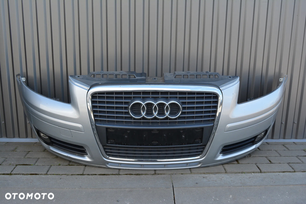 Audi A3 8P Zderzak przód, przedni kompletny grill LY7W 2003-2008 duży grill