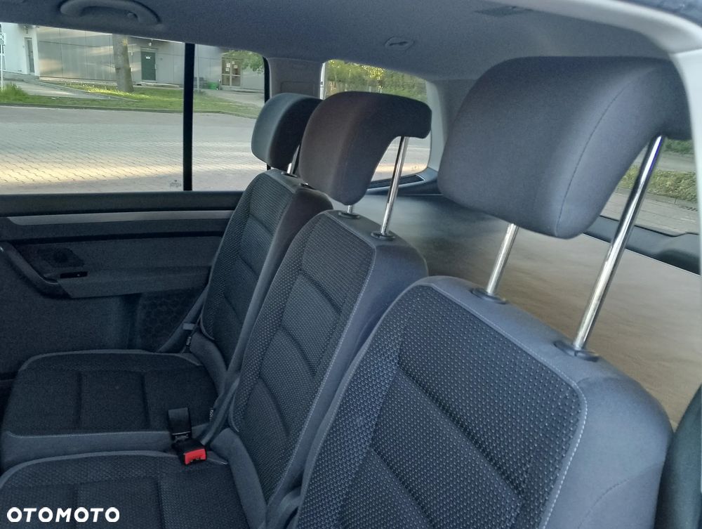 Volkswagen Touran 1.6 TDI DPF STYLE - 24