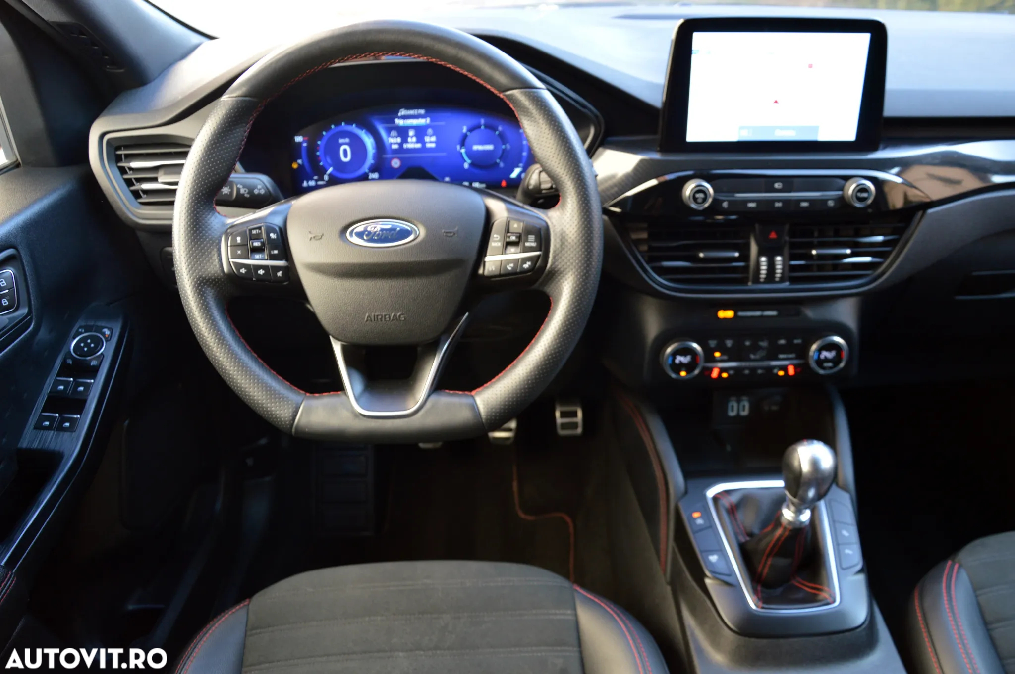 Ford Kuga 2.0 TDCi 2WD ST-Line - 23