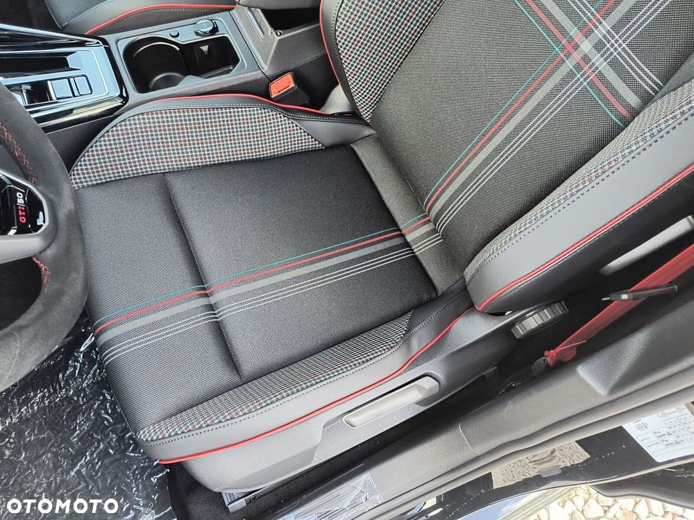 Volkswagen Golf - 14