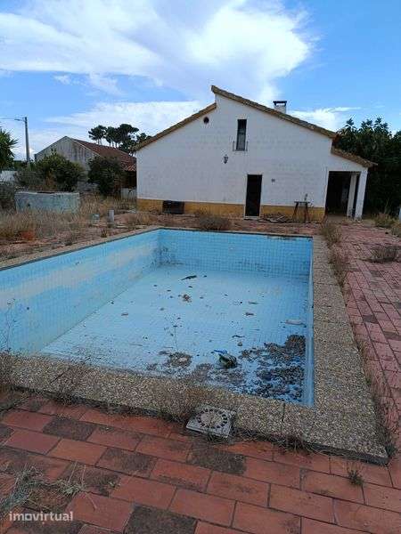 Moradia isolada com piscina em Azeitão terreno com 1863 m2 - Grande imagem: 2/9