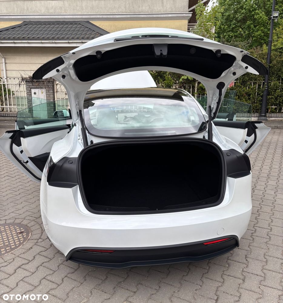 Tesla Model 3 - 8