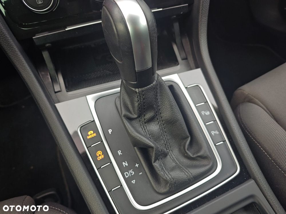Volkswagen Golf Variant 2.0 TDI SCR DSG R-Line - 21