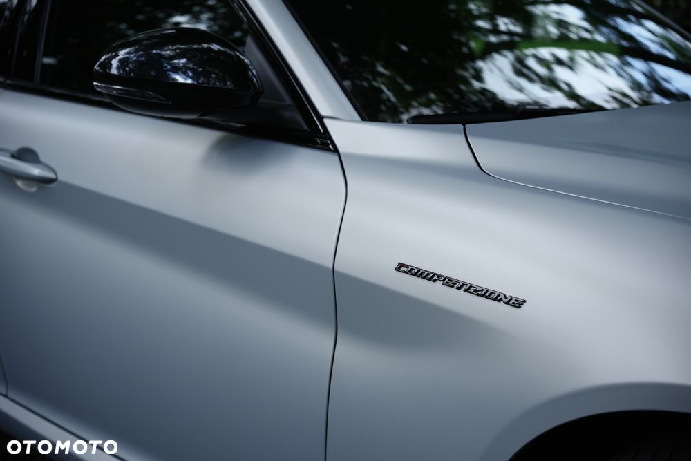 Alfa Romeo Giulia 2.0 Turbo Competizione Q4 - 4