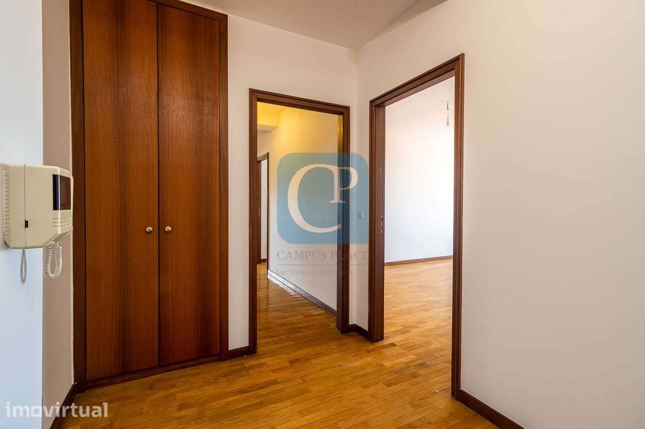 Apartamento T2, junto ao Hospital de São João. - Grande imagem: 3/24