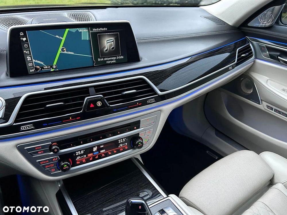 BMW Seria 7 750i - 22