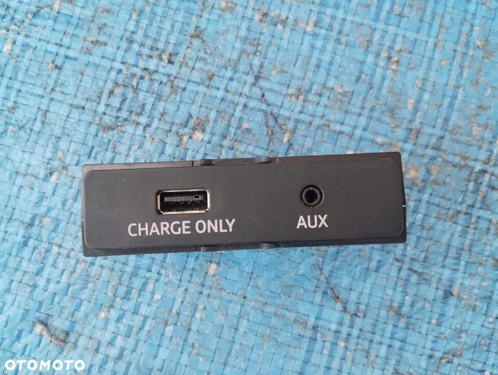 Audi A4 B9 Port Gniazdo USB Charge Only AUX 4M0035726 - 1