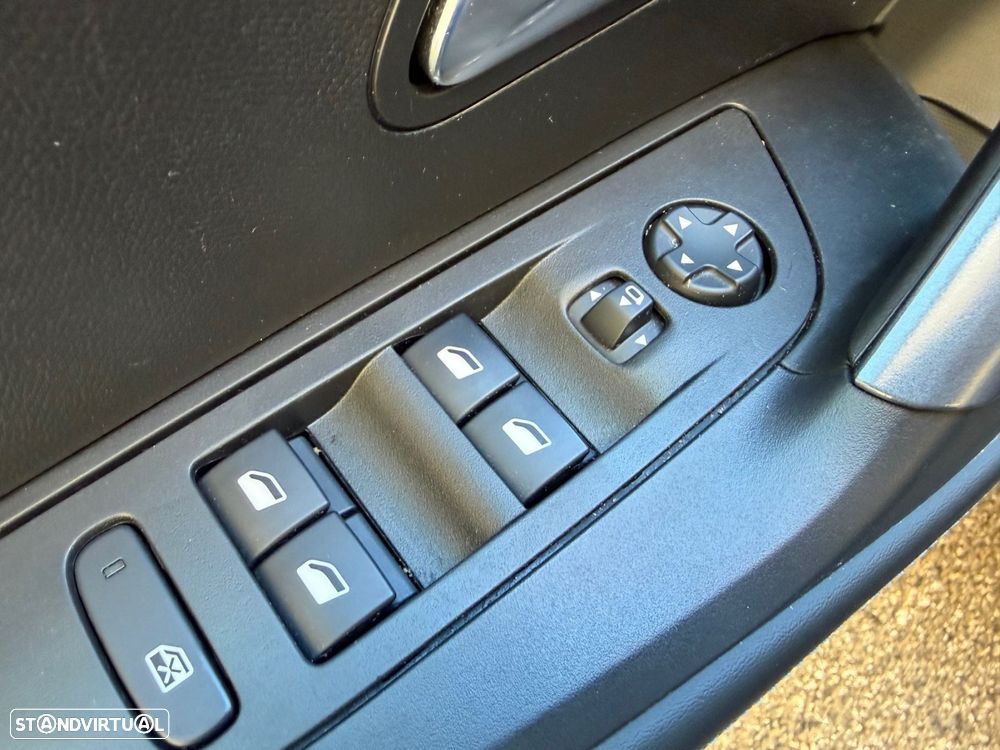 Peugeot e-2008 50 kWh Allure - 30