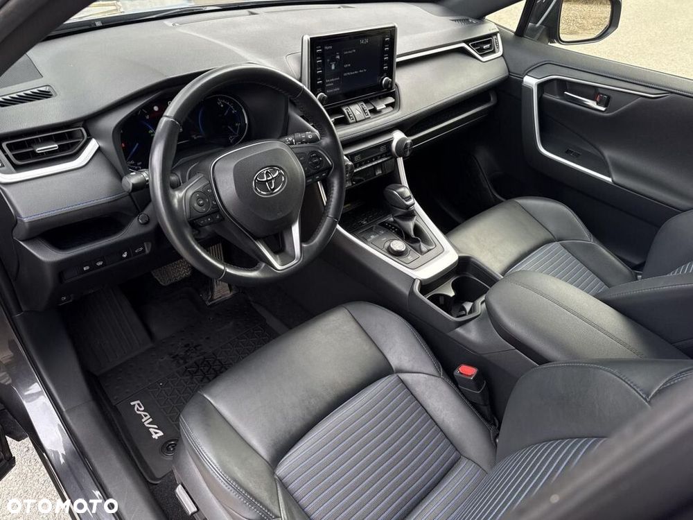 Toyota RAV4 - 10