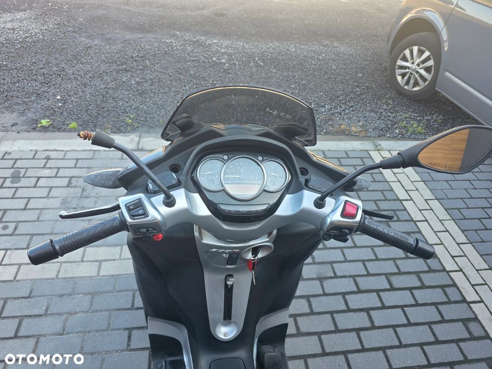 Piaggio MP-3 - 8