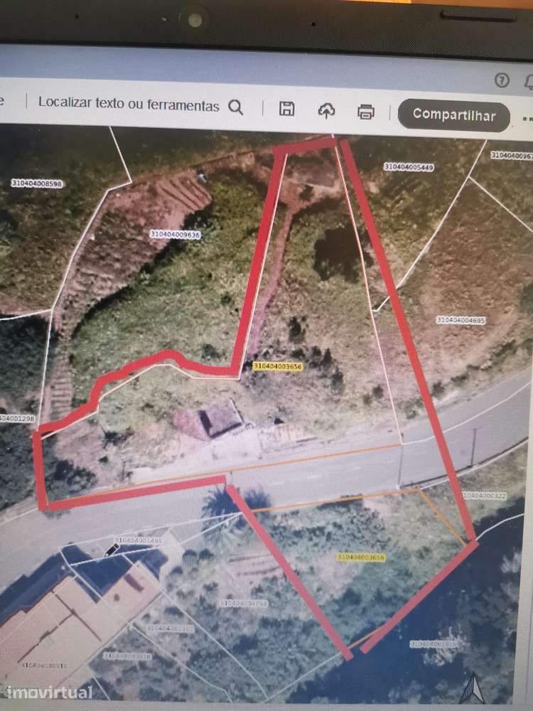 Casa rústica em ruínas com terreno perto a vila do Porto Da Cruz - Grande imagem: 3/6