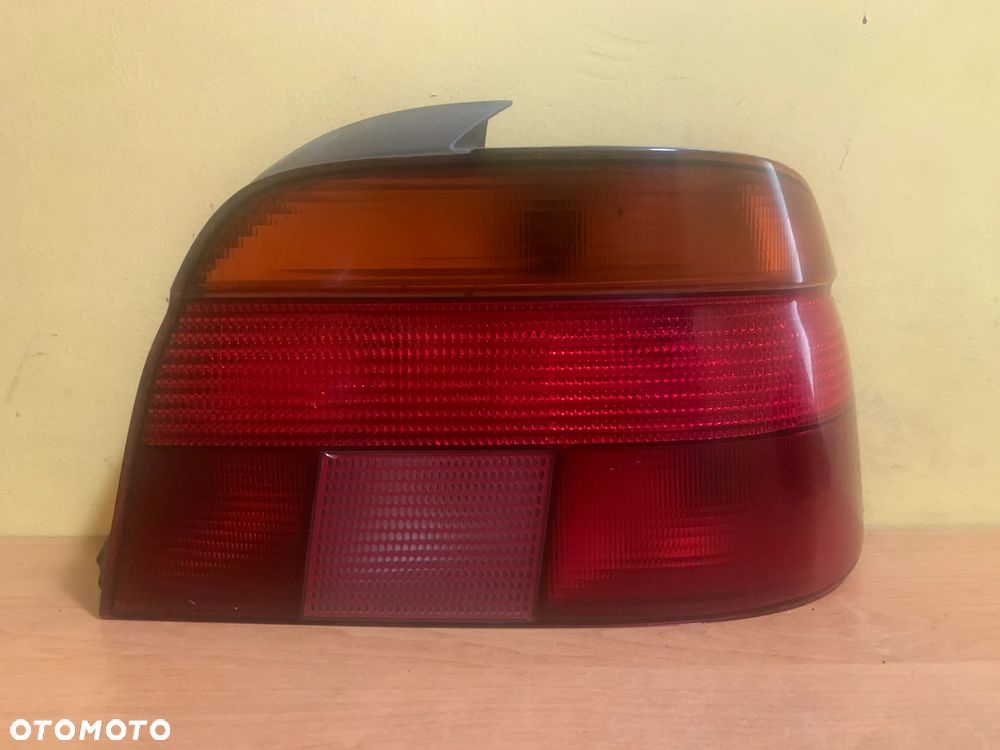 BMW E39 LAMPA PRAWY TYŁ - 1