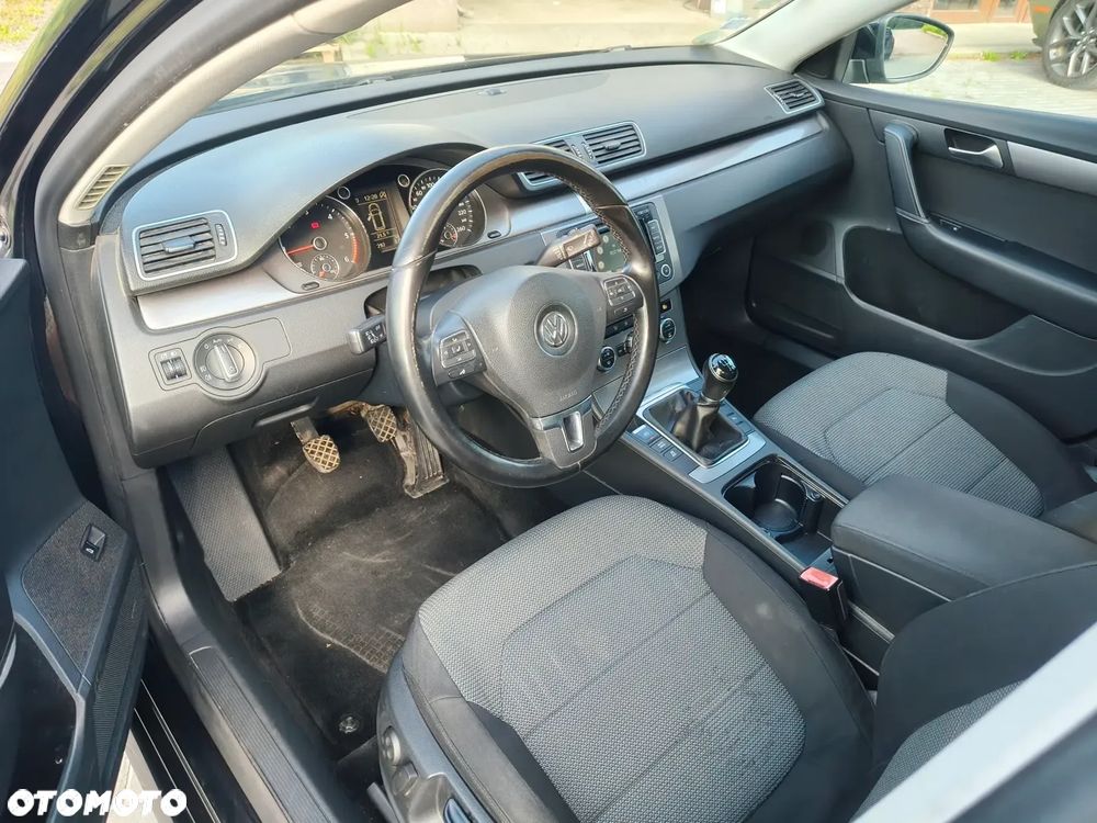 Volkswagen Passat 2.0 Blue TDI SCR Comfortline - 23