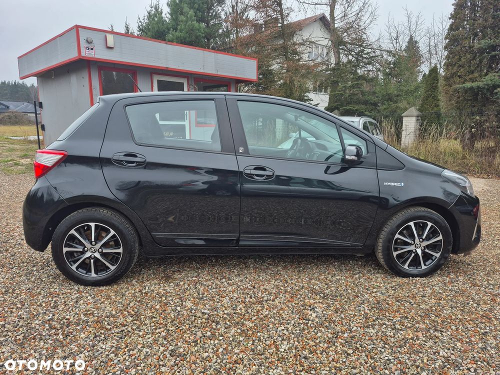 Toyota Yaris Hybrid 100 Premium - 3