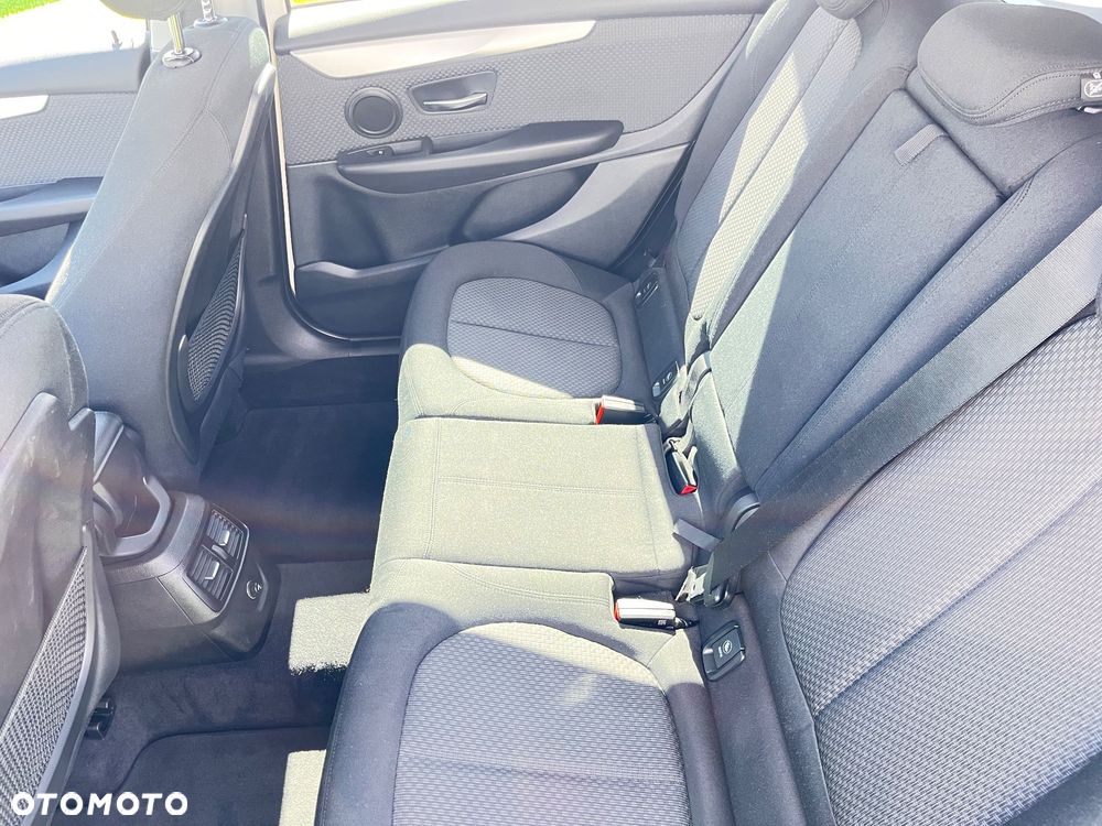 BMW Seria 2 218i - 24