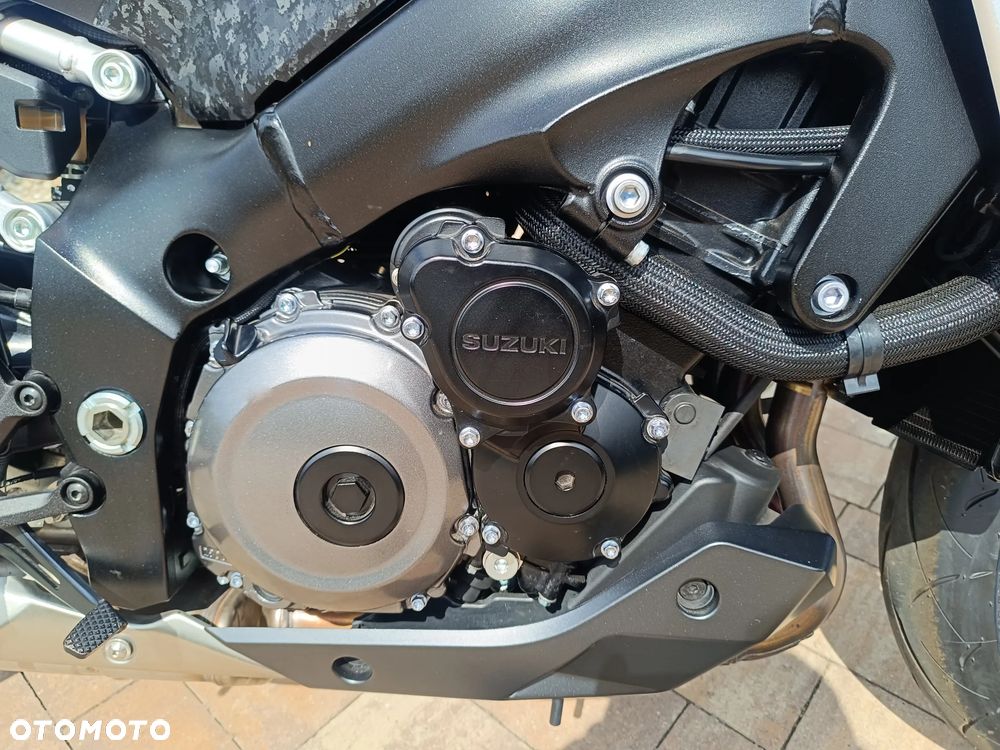 Suzuki GSX 1000 - 19