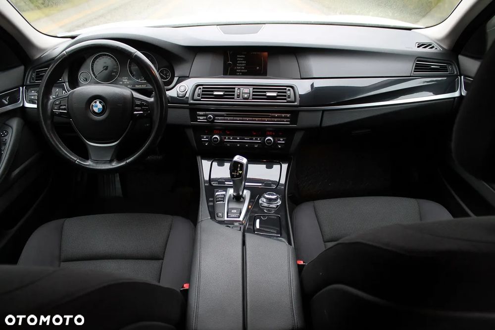 BMW Seria 5 520d Touring - 6