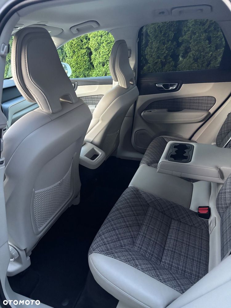 Volvo XC 60 B4 D AWD Momentum Pro - 6