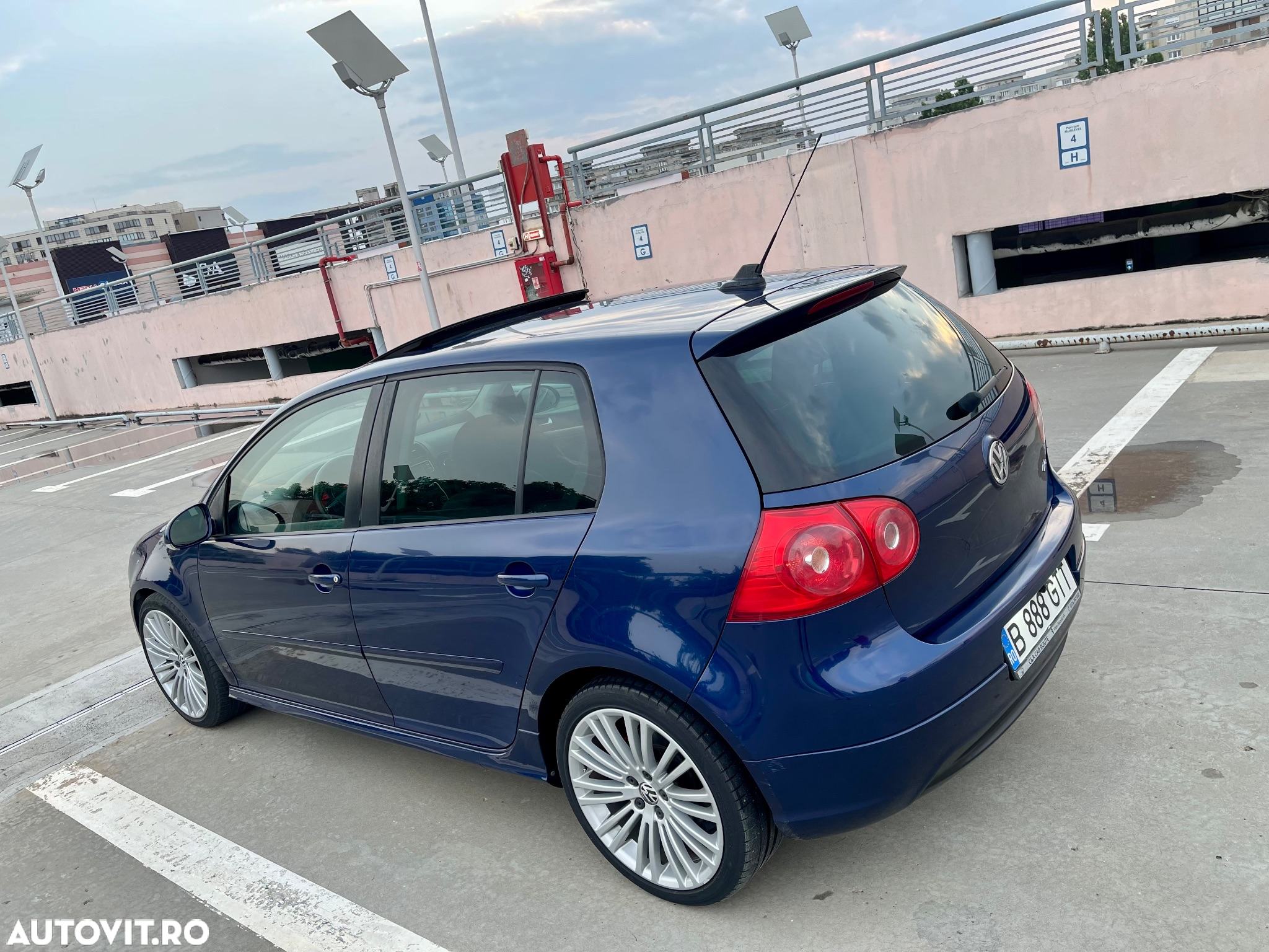 Volkswagen Golf 2.0 TDI GT Sport - 8