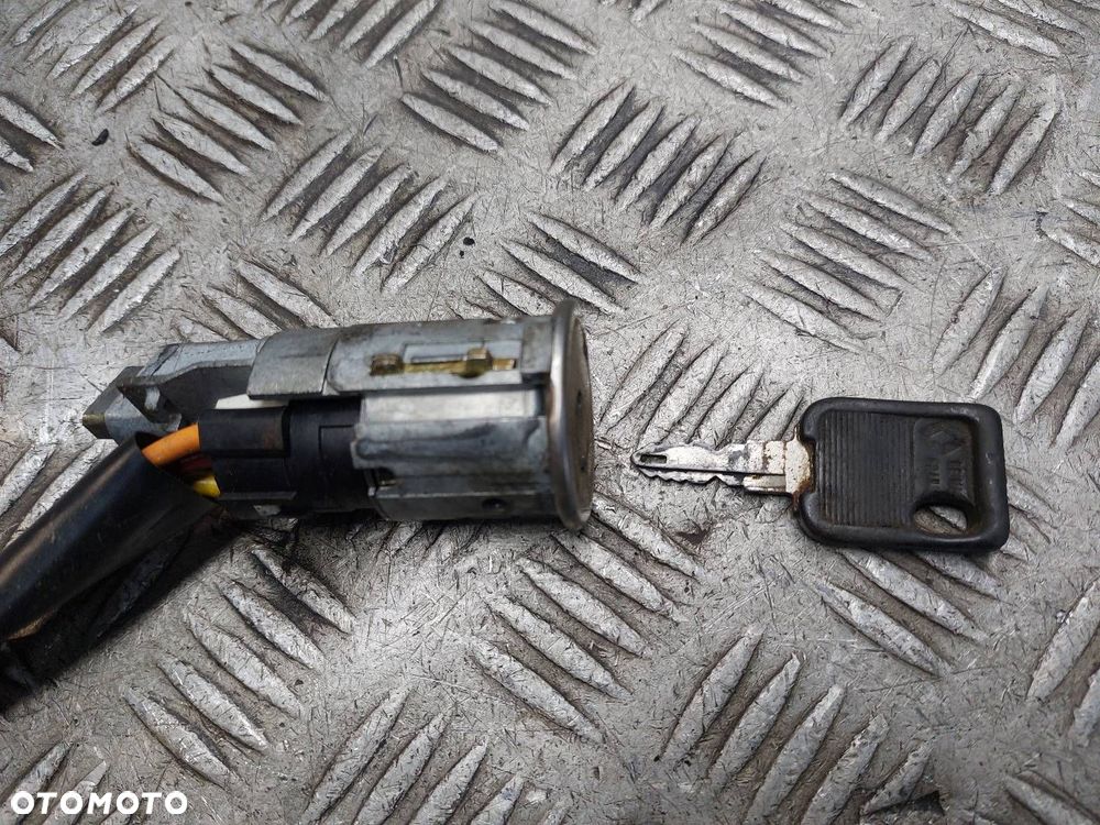 STACYJKA Z KLUCZYKIEM RENAULT TRAFIC I 89-00 - 2