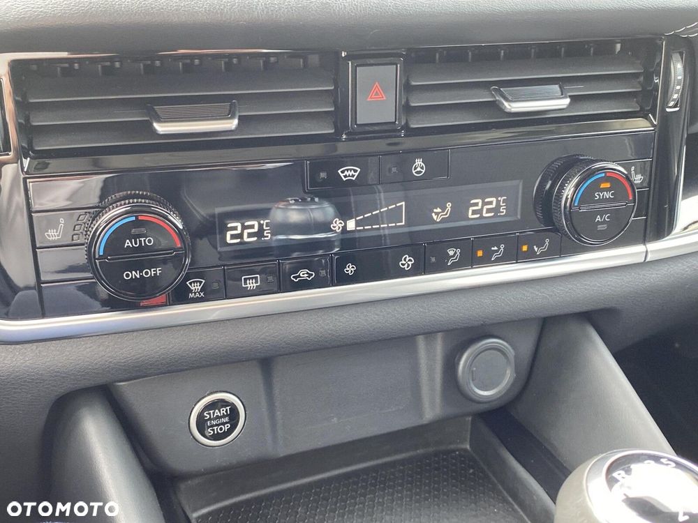 Nissan Qashqai 1.3 DIG-T N-Connecta - 28