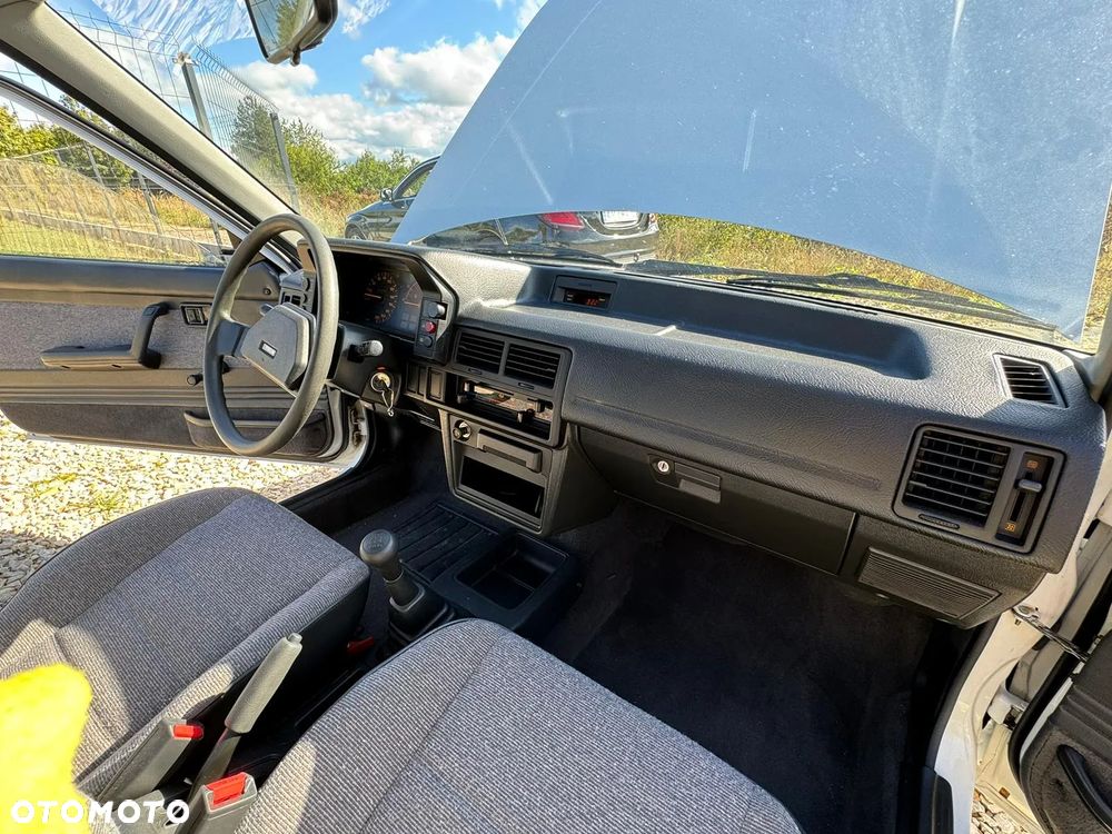 Mazda 323 1.3 LX - 2