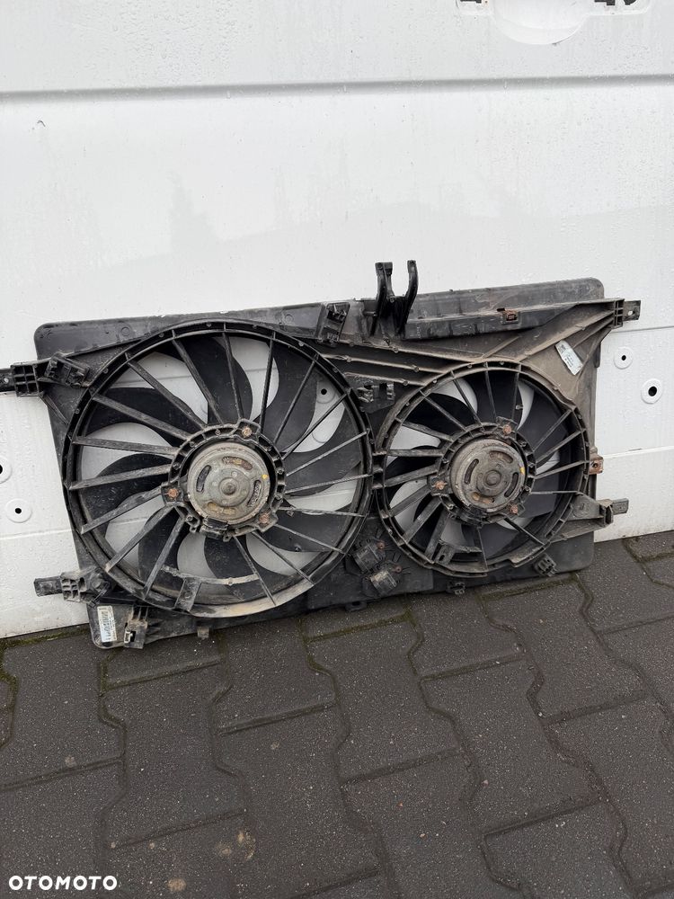 Wentylatory chłodnicy obudowa wentylatorów Renault Master IV 214813663R