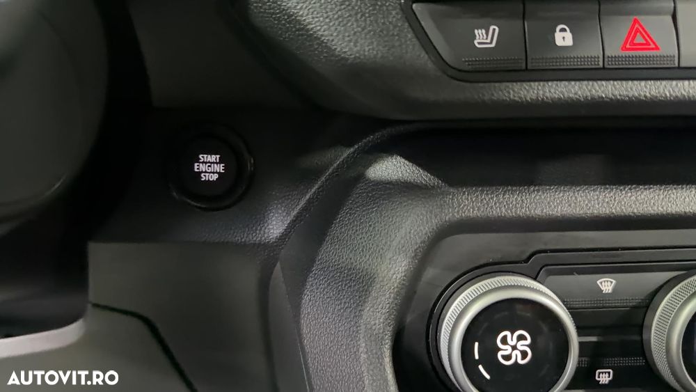 Dacia Logan TCe 90 MT6 Journey - 28