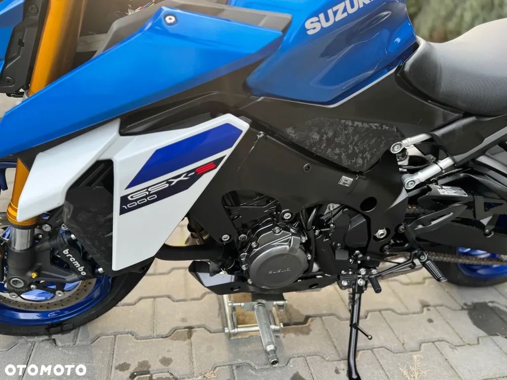 Suzuki GSX - 21