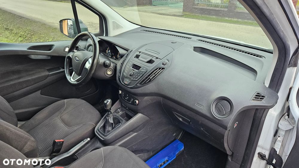 Ford Transit Courier - 22