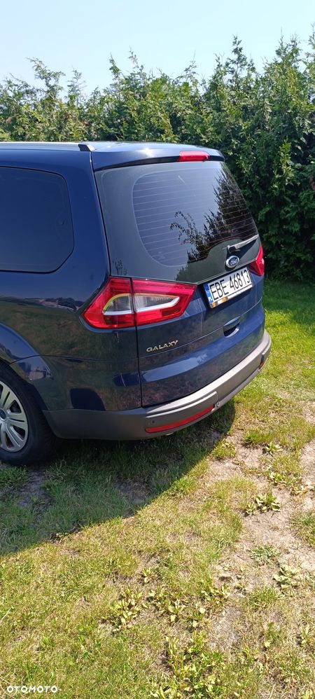 Ford Galaxy 2.0 Ambiente - 2