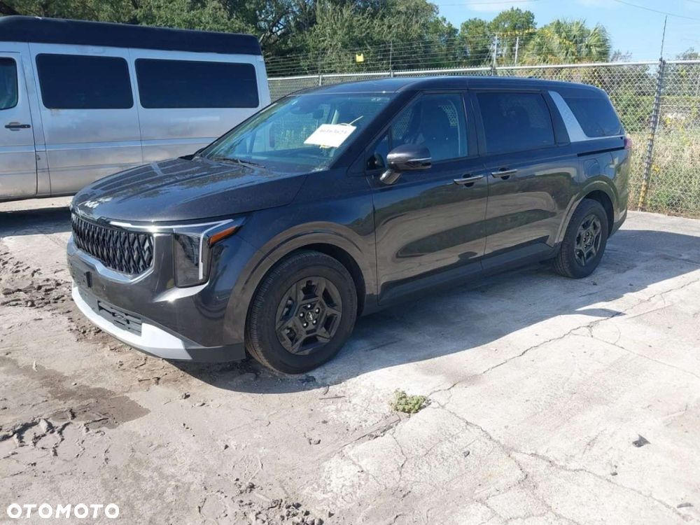 Kia Carnival - 2
