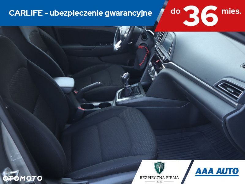 Hyundai Elantra - 8