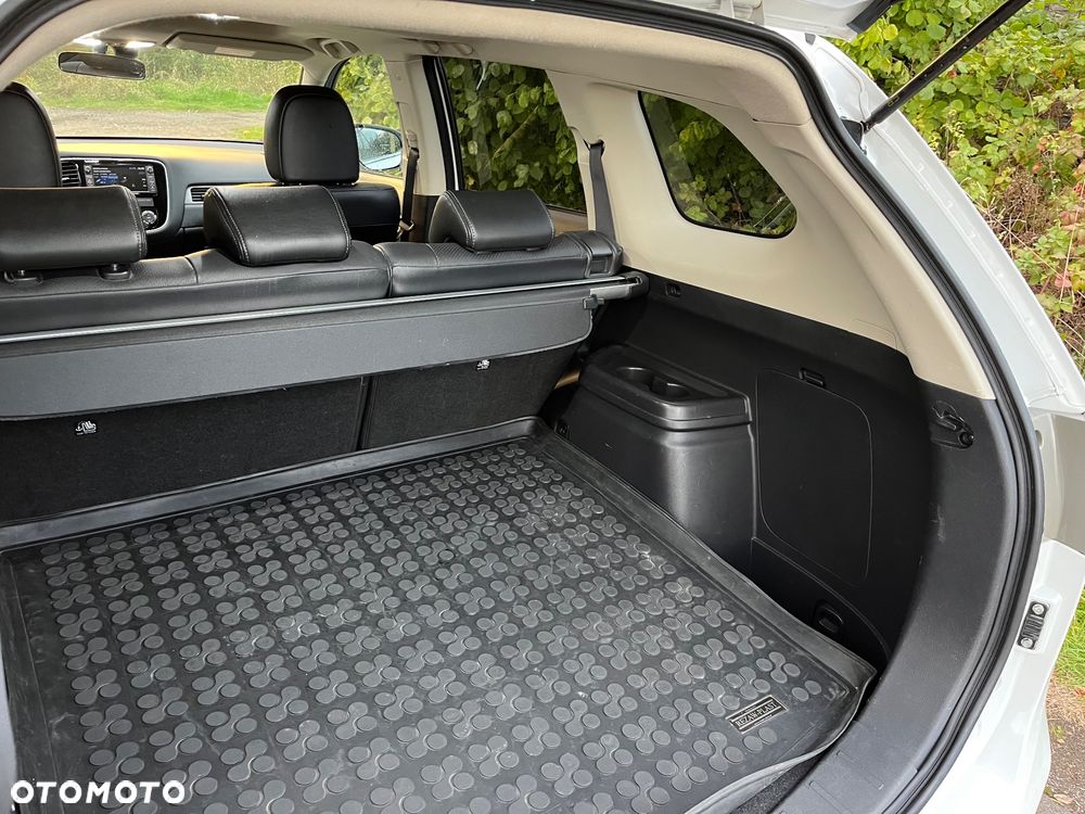 Mitsubishi Outlander PHEV Instyle NAVI - 17