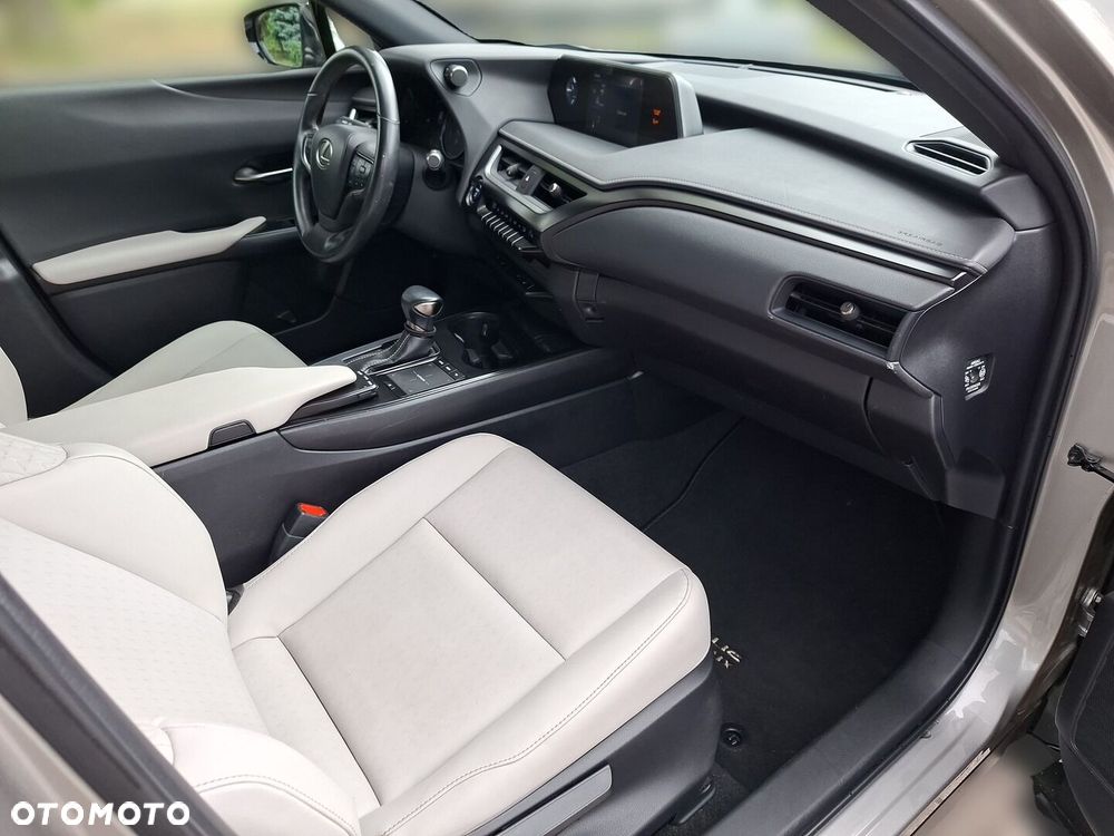 Lexus UX - 17